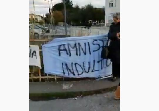 protesta carcere fuorni