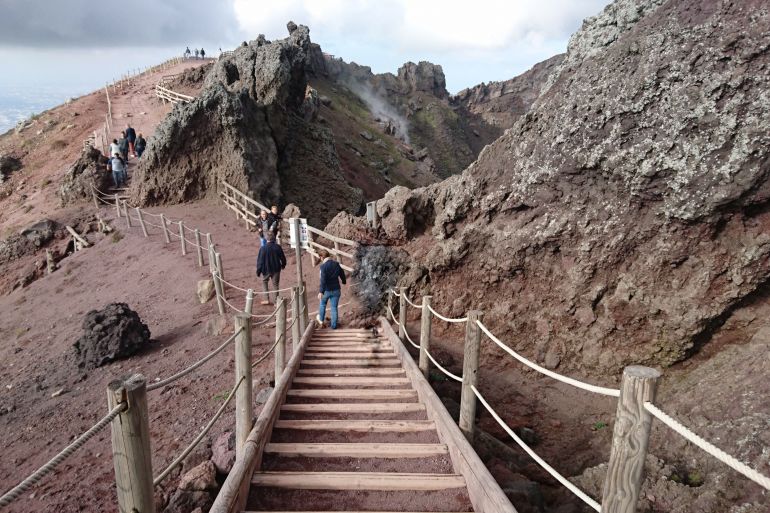 vesuvio-escursione-gratuita-6q9me1l24e14oy1lrrvlq5w8vshpfcpa9xhn8k96njo