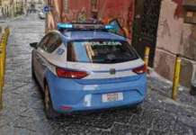 Polizia rimuove paletti abusivi ai Quartieri spagnoli