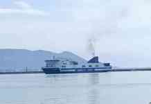 Porto di Salerno, si prepara lo sbarco della nave Catania