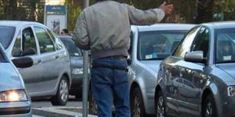 parcheggiatore abusivo