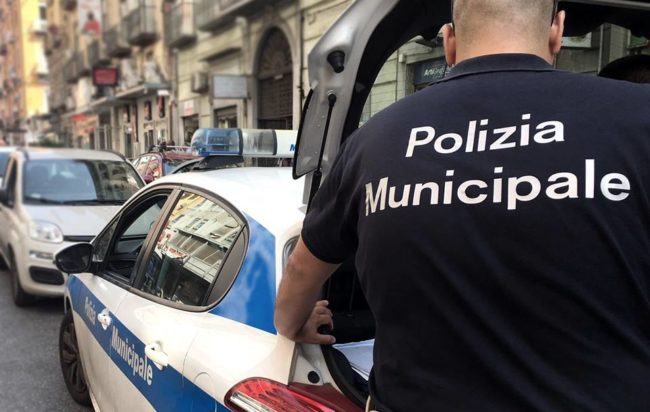 polizia-municipale-napoli-650x412