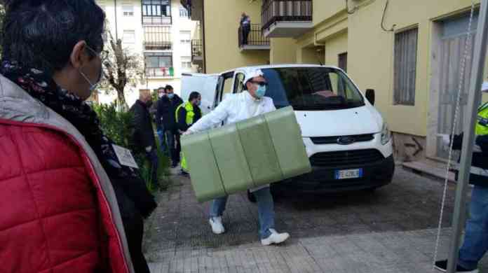 protezione civile consegna pasti 5