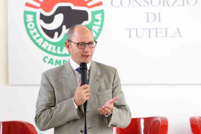 Il presidente del Consorzio di Tutela della Mozzarella di Bufala Campana Dop Domenico Raimondo