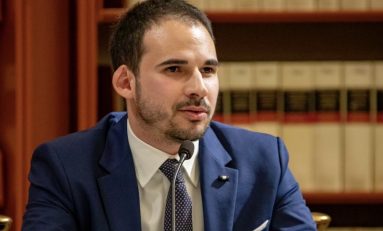 Luigi-Iovino-deputato-del-MoVimento-5-Stelle-in-commissione-Difesa-alla-Camera-2-383x231