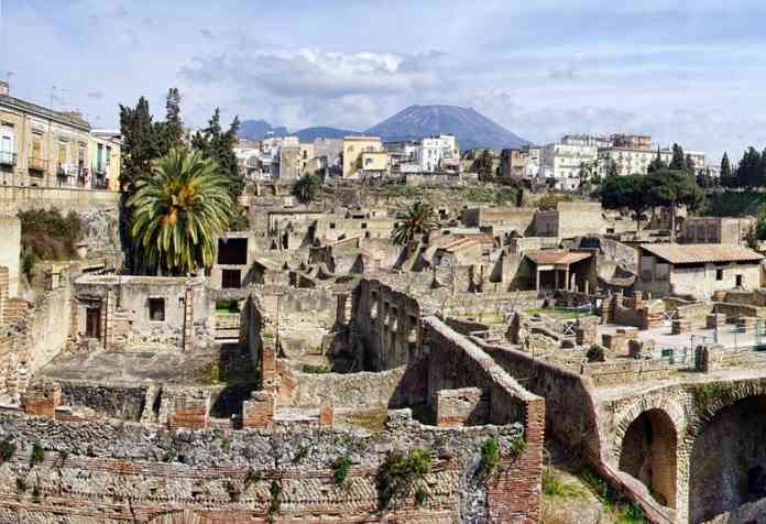 ercolano-anziani-guide-turistiche