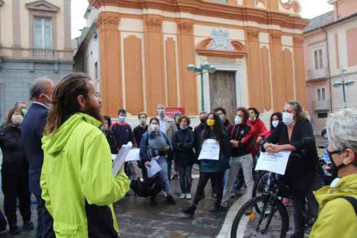 manifestazione divieto biciclette corso garibaldi (7)