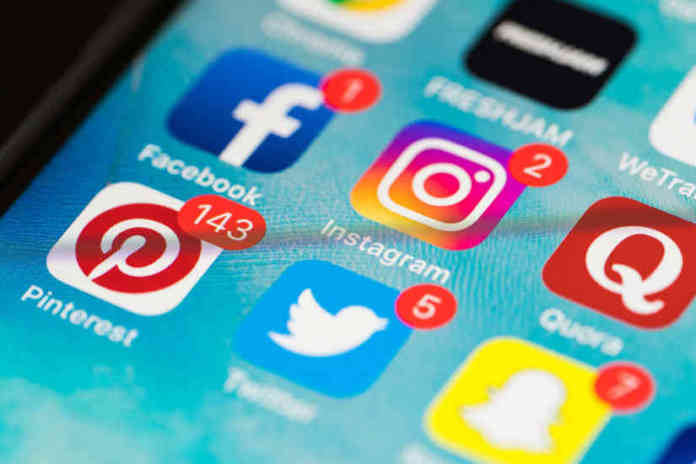 social-media-apps-2210x1473