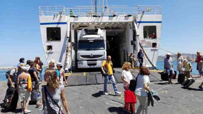 CAREMAR-PROCIDA-SBARCO