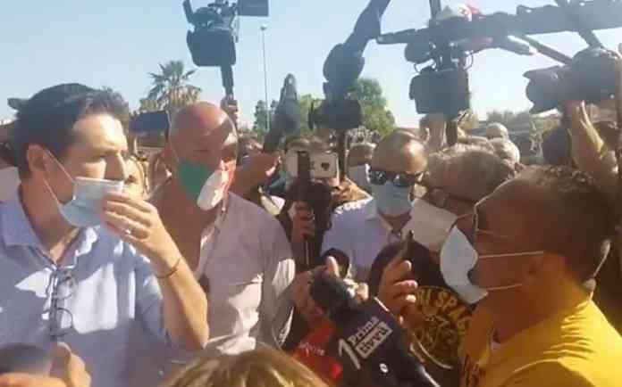 Molteni e Manifestante