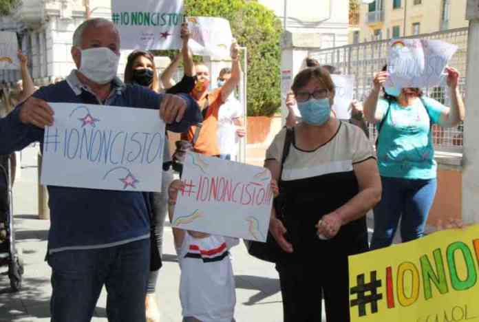 scuola san pio x flash mob contro chiusura (12)