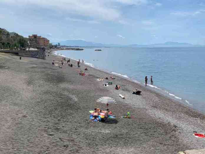 spiaggia libera vietri sul mare