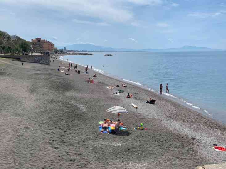 spiaggia libera vietri sul mare