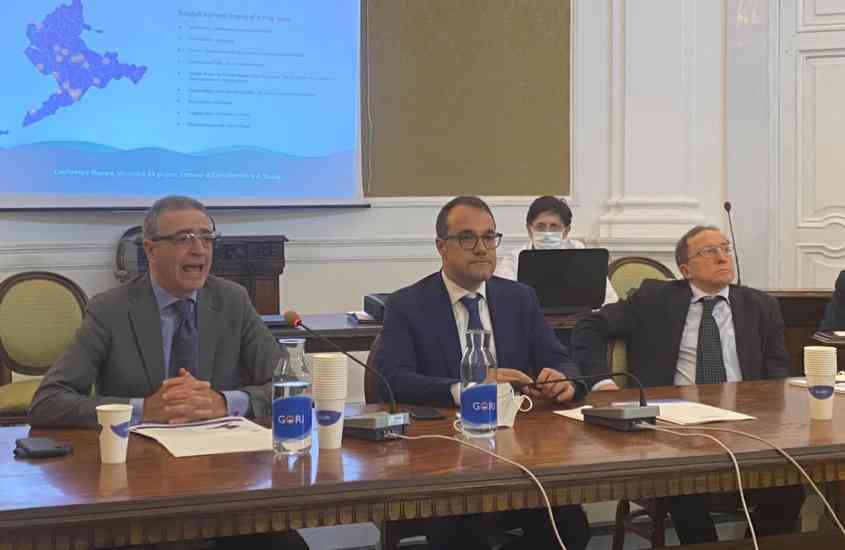 tavolo conferenza castellammare