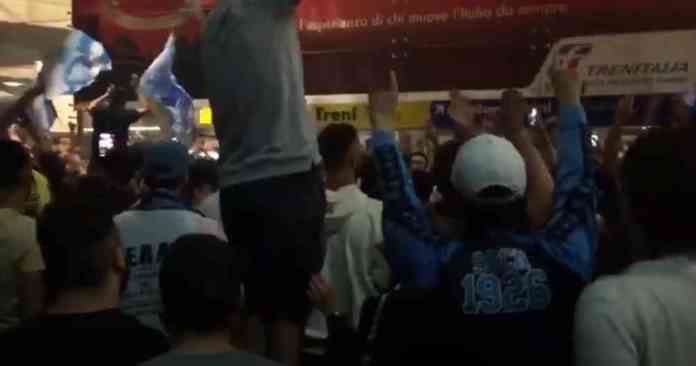 tifosi napoli in stazione