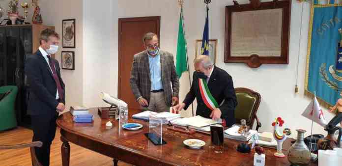 Conferimento cittadinanza italiana al direttore Zuchtriegel