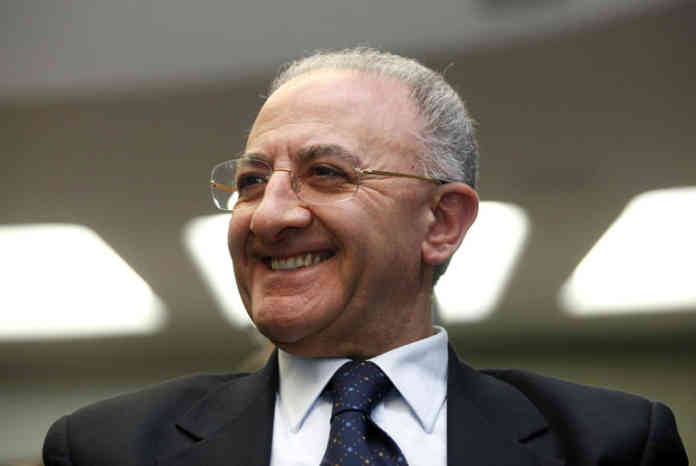 De Luca sorride