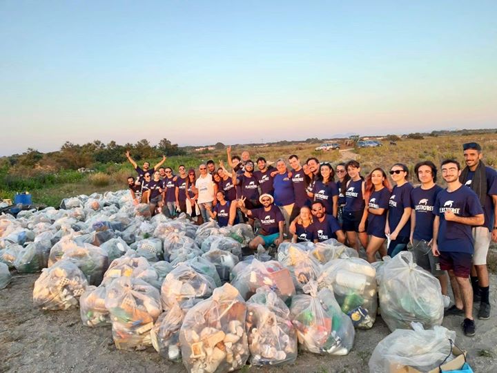 Volontari Plastic Free ripuliscono Oasi dei Variconi a Castel Volturno 23-7-2020