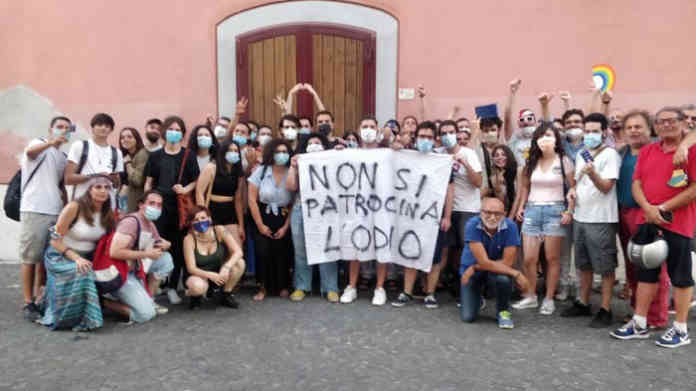 adinolfi-protesta