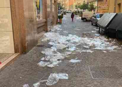 plastica in strada