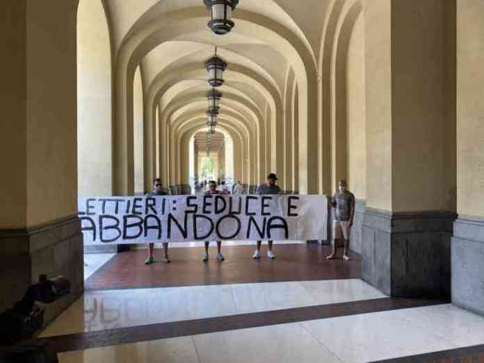 protesta la fabbrica