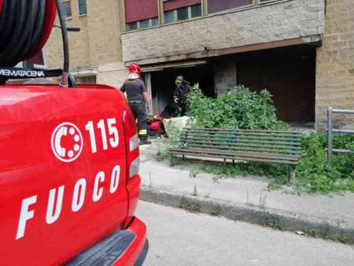 garage in fiamme capodimonte