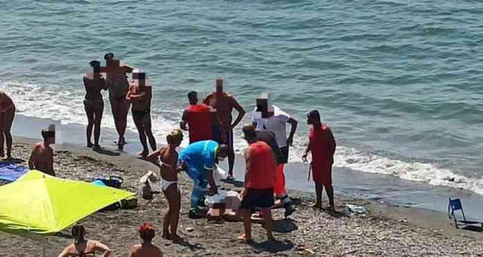 foto malore spiaggia salerno
