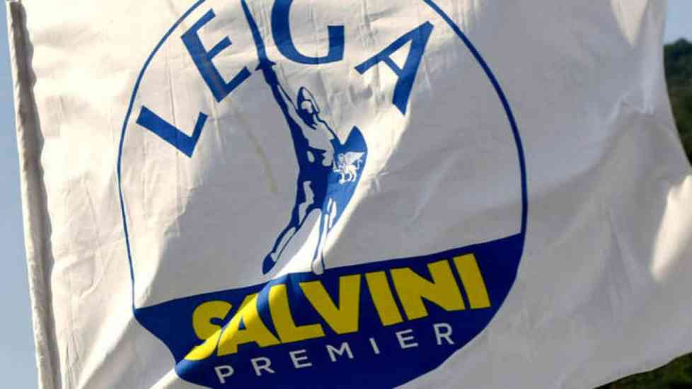 lega-salvini-bandiera