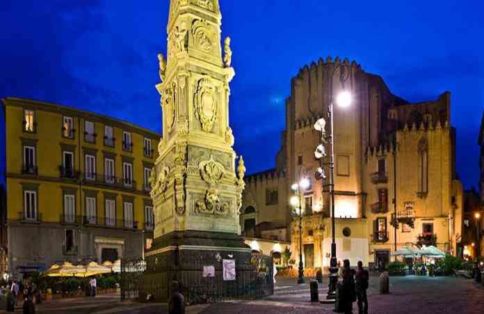 piazza-san-domenico-napoli