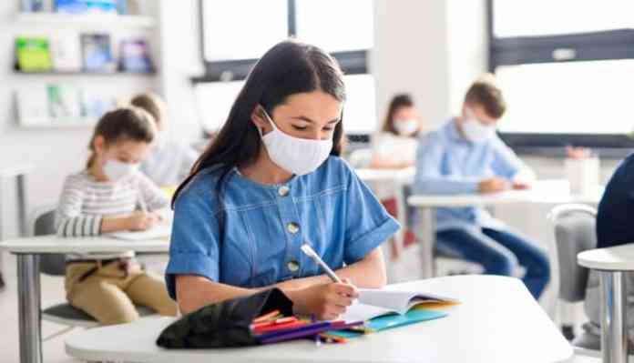 studenti-con-mascherina-750x430