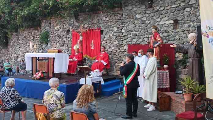vescovo giffoni2