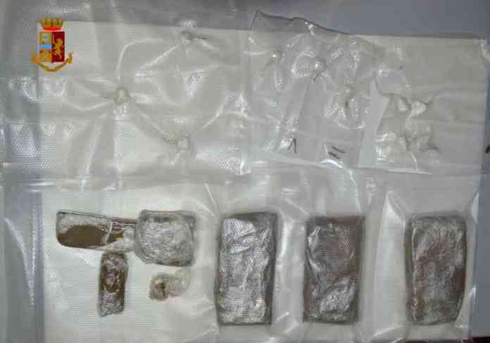 Droga sequestrata in casa 30enne Maddaloni 24-9-2020