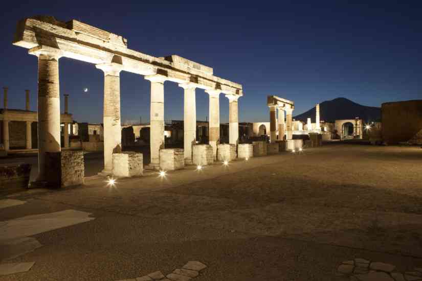 Pompei Foro illuminato