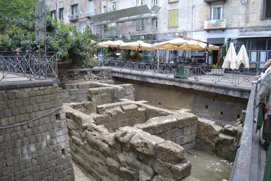 mura-greche-piazza-bellini