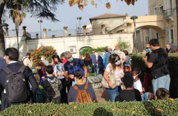protesta scuole palazzo mosti civico 22 e famiglie