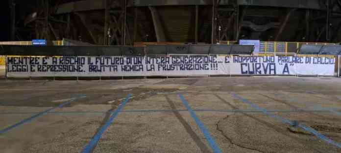 contestazione tifosi napoli