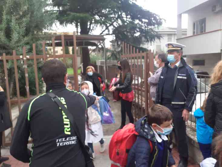 controlli davanti le scuole