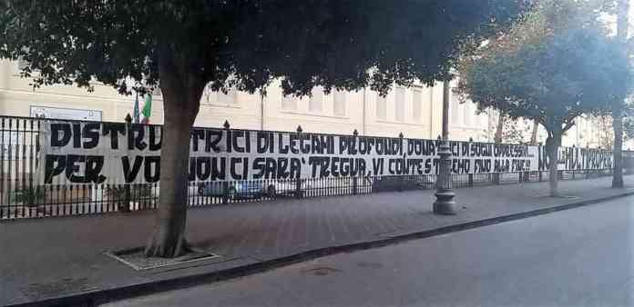 Striscione tifosi Salernitana