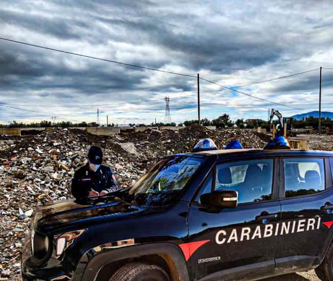 discarica illecita in cantiere edile a Calvi Risorta Carabinieri
