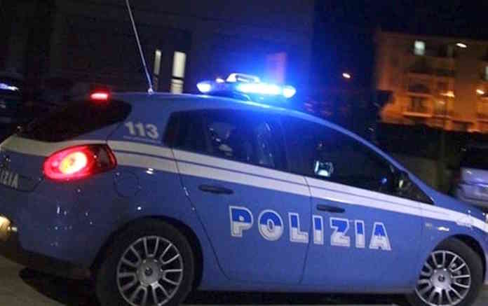 foto-polizia-volante-notte