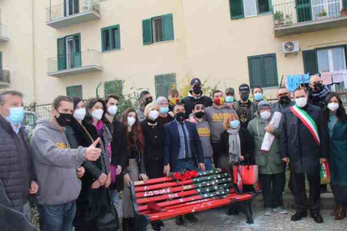 panchina rossa addolorata (8)