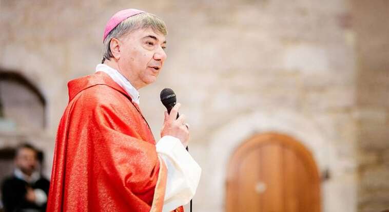 Vescovo Don Domenico 'Mimmo' Battaglia