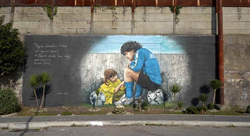 Murale-Maradona-Centro-Paradiso