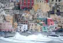 Maltempo, collisione tra navi in porto Procida: nessun ferito