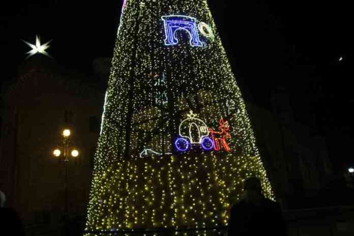 accensione albero piazza castello (1)