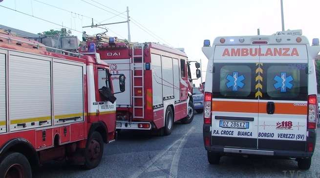 ambulanza-e-vigili-del-fuoco-128669.660x368