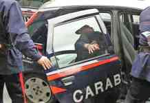 Botte a collega per un presunto furto, misure cautelari per tre persone