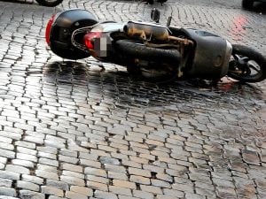 incidente-scooter-targa-coperta-300x225