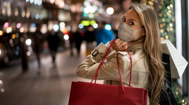 natale-passeggiata-shopping-mascherina