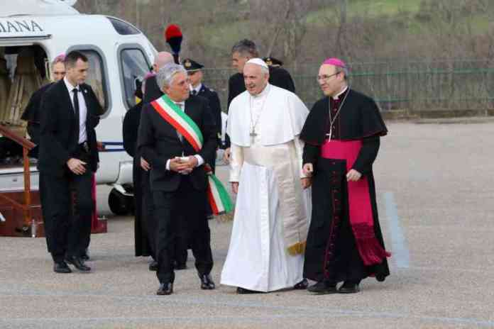 papa francesco accrocca